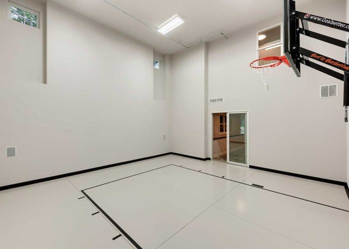 Indoor sportcourt with basketball hoop