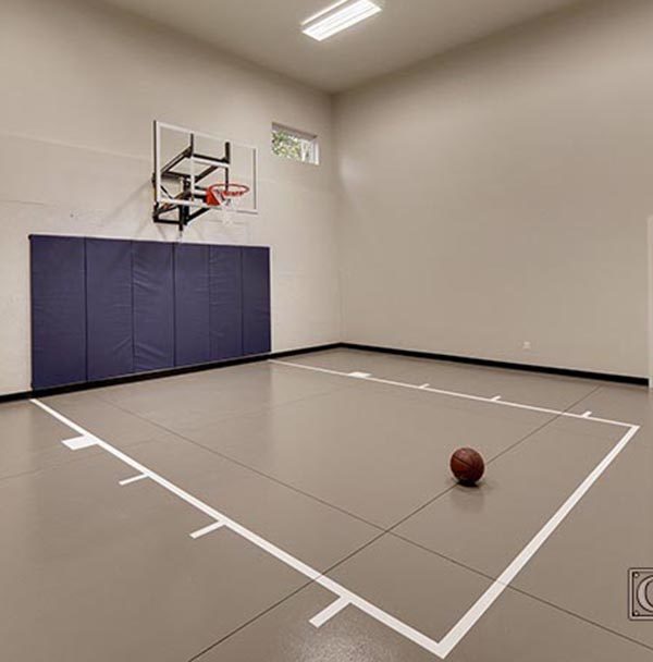 Indoor sportcourt with basketball hoop